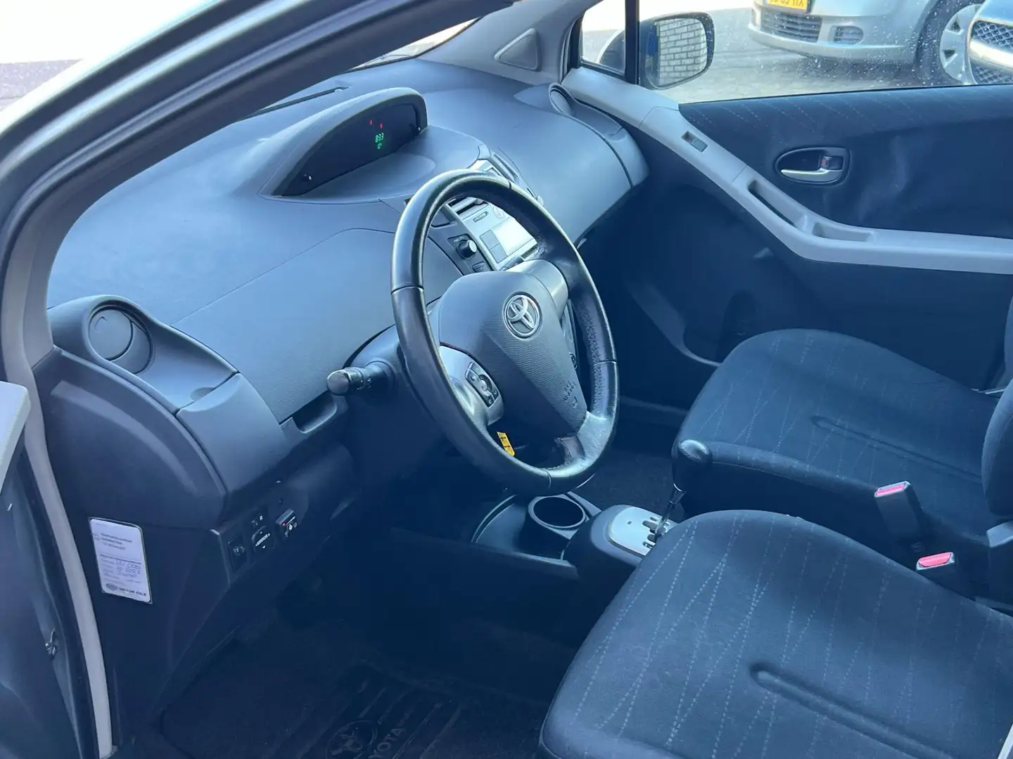 Toyota Yaris 1.3 VVTi Luna| Automaat| LPG G3 Gris - 2
