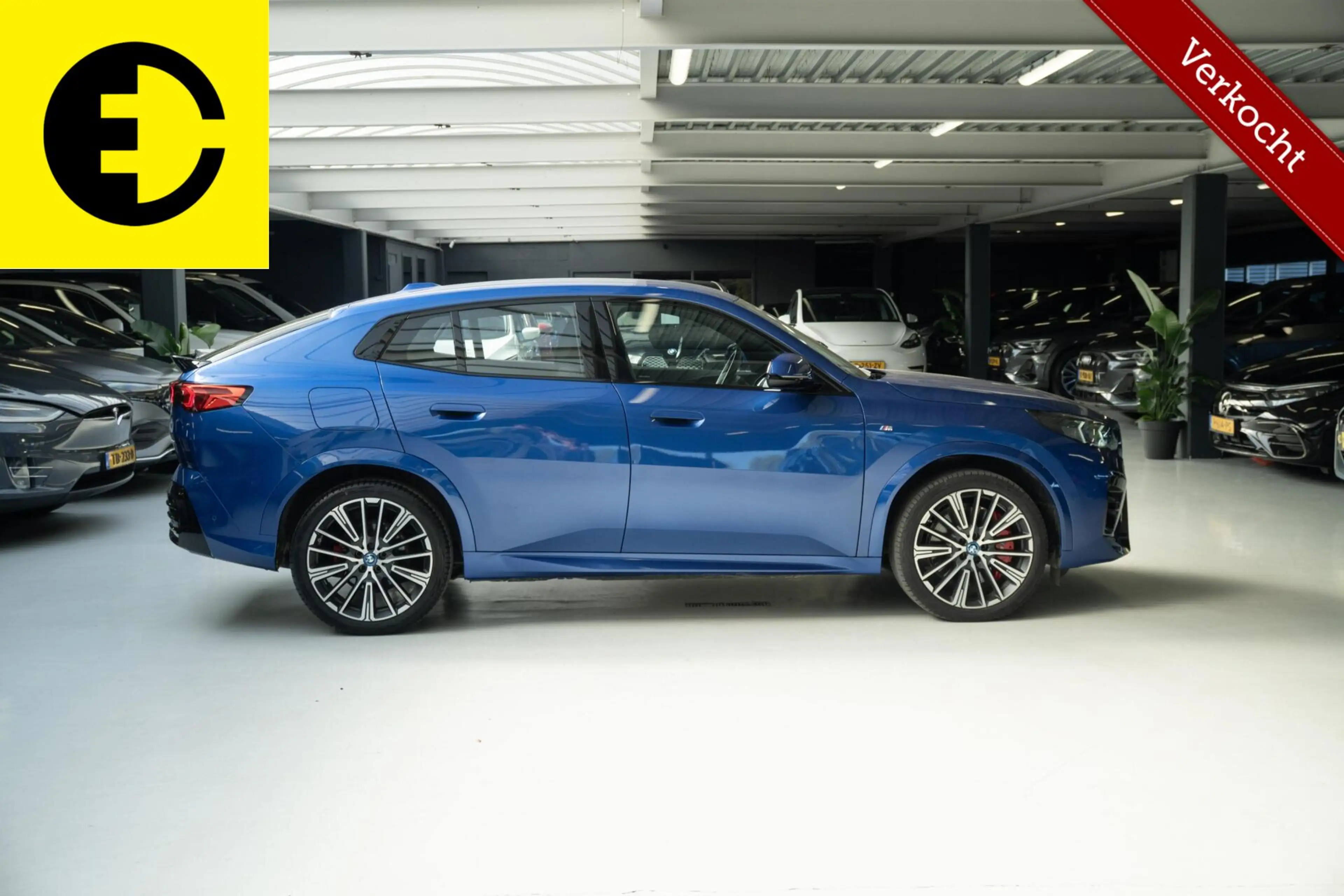 BMW iX2 eDrive20 67 kWh | 96,9% SOH | Alcantara stoelen | — photo 12
