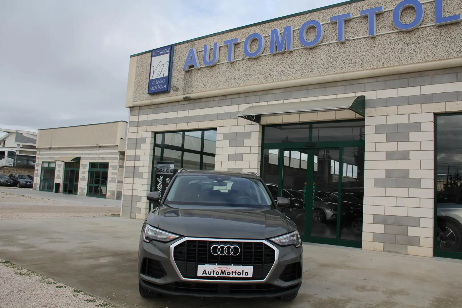 Audi Q3 2.0 tdi Business s-tronic Gris - 1