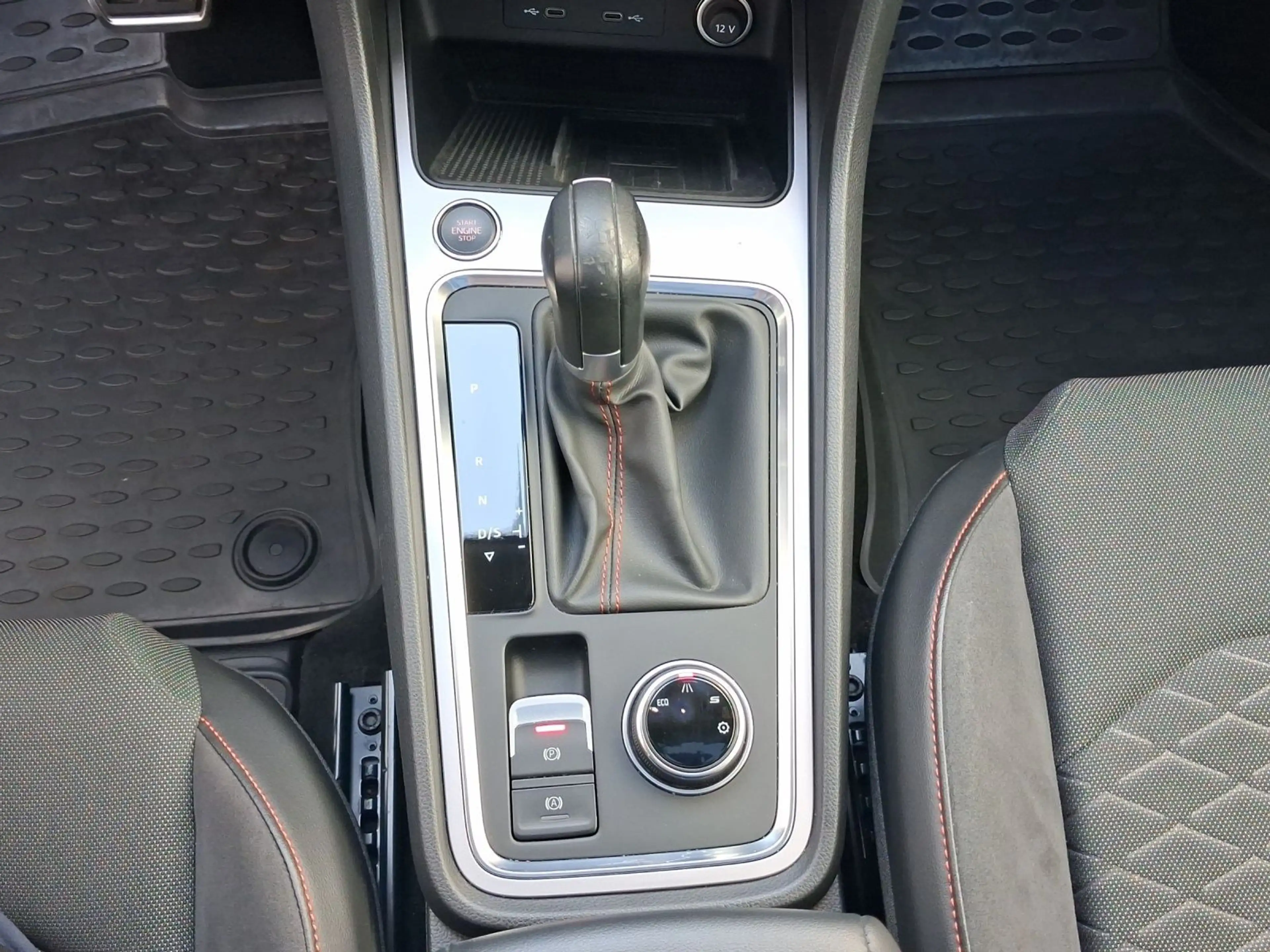 SEAT Ateca 1.5 TSI DSG FR AHK PANO BEATS PDC+ KAMERA — photo 11