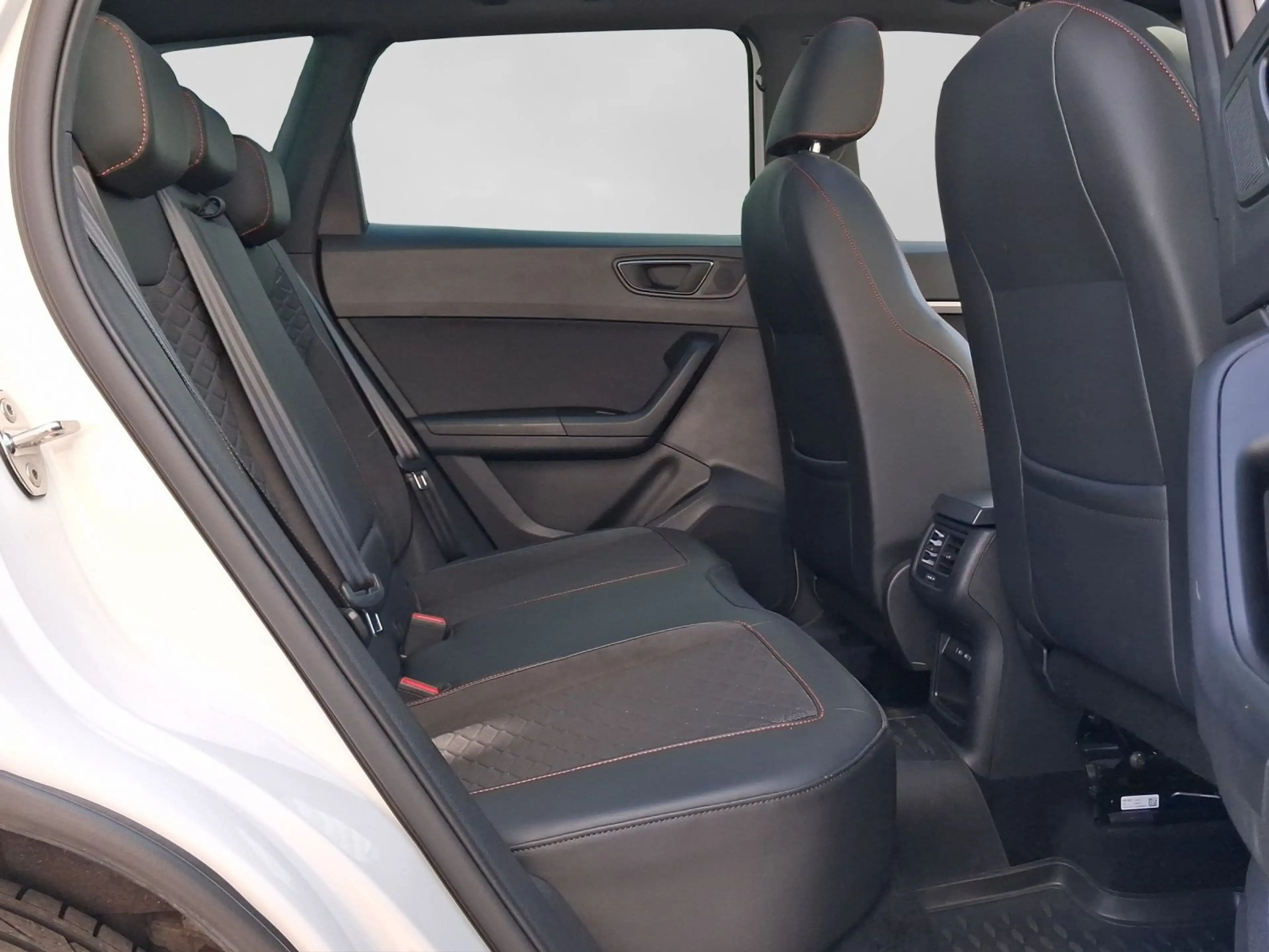 SEAT Ateca 1.5 TSI DSG FR AHK PANO BEATS PDC+ KAMERA — photo 6