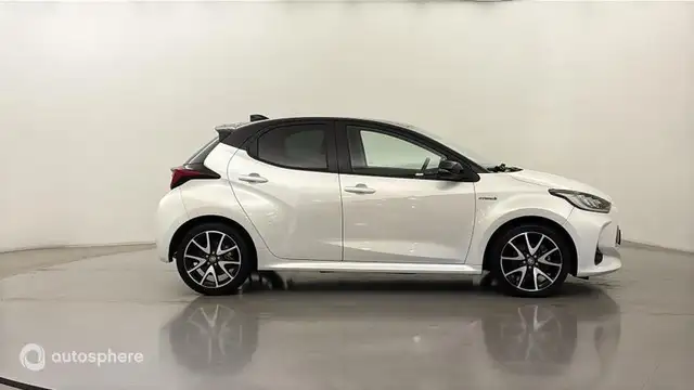 Toyota Yaris view 4