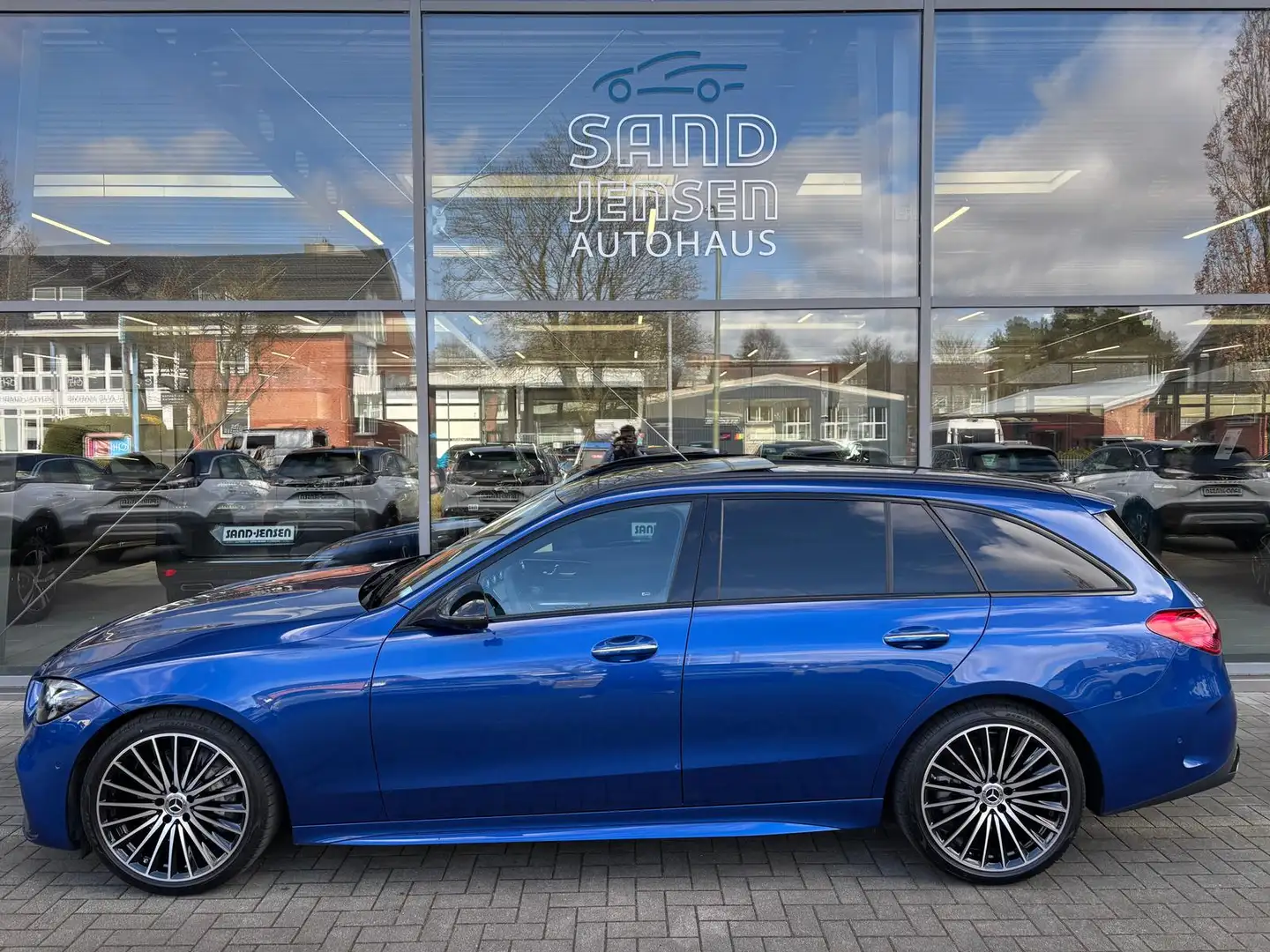 Mercedes-Benz C 300 d T-Modell AMG Line Premium+ AHK Pano Burm Blau - 2