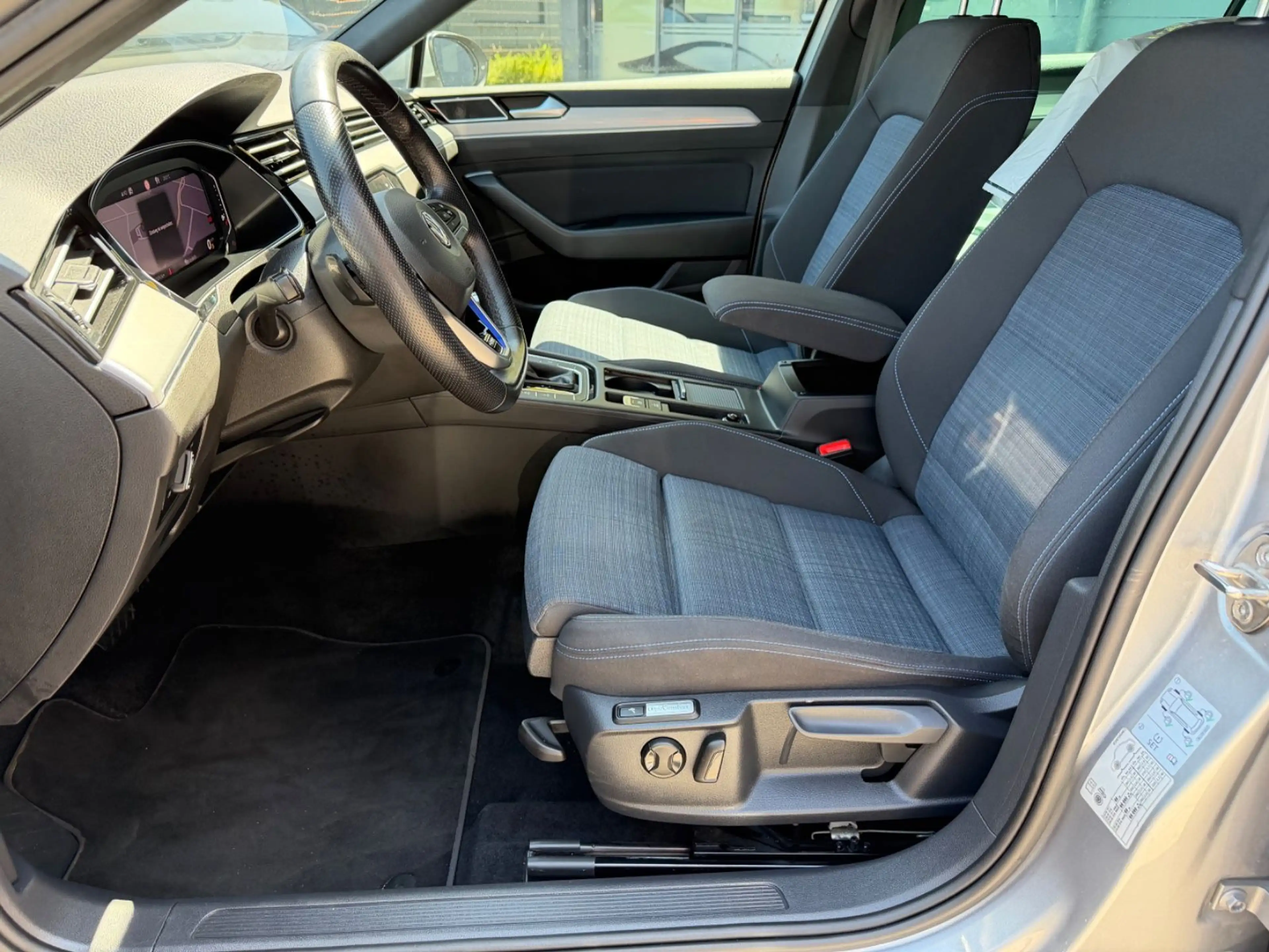 Volkswagen Passat Variant GTE/HYBRID/ACC/SPURH*/SHZ/KEYLESS — photo 10