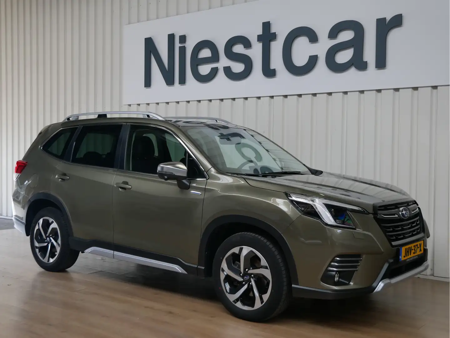 Subaru Forester 2.0i e-BOXER Premium Vert - 1