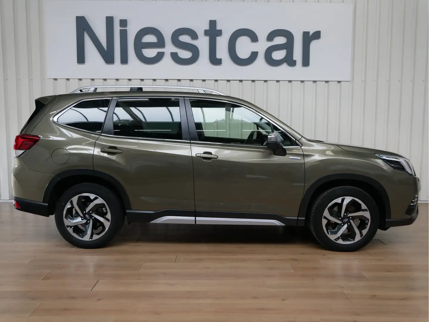 Subaru Forester 2.0i e-BOXER Premium Vert - 2