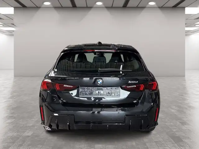 BMW 1 Series view 6