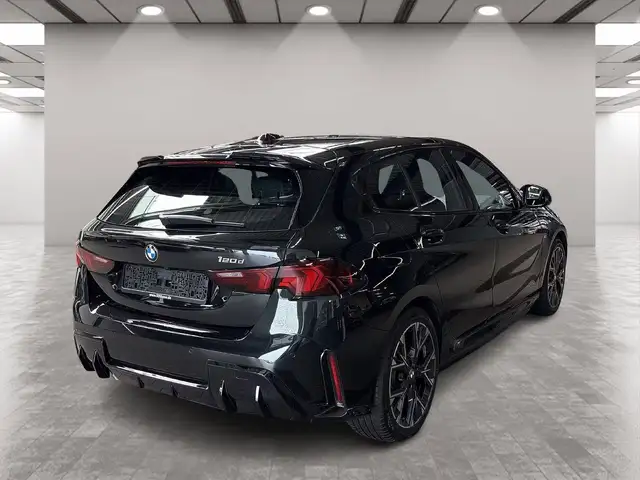 BMW 1 Series view 4