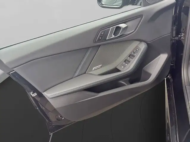 BMW 1 Series view 14