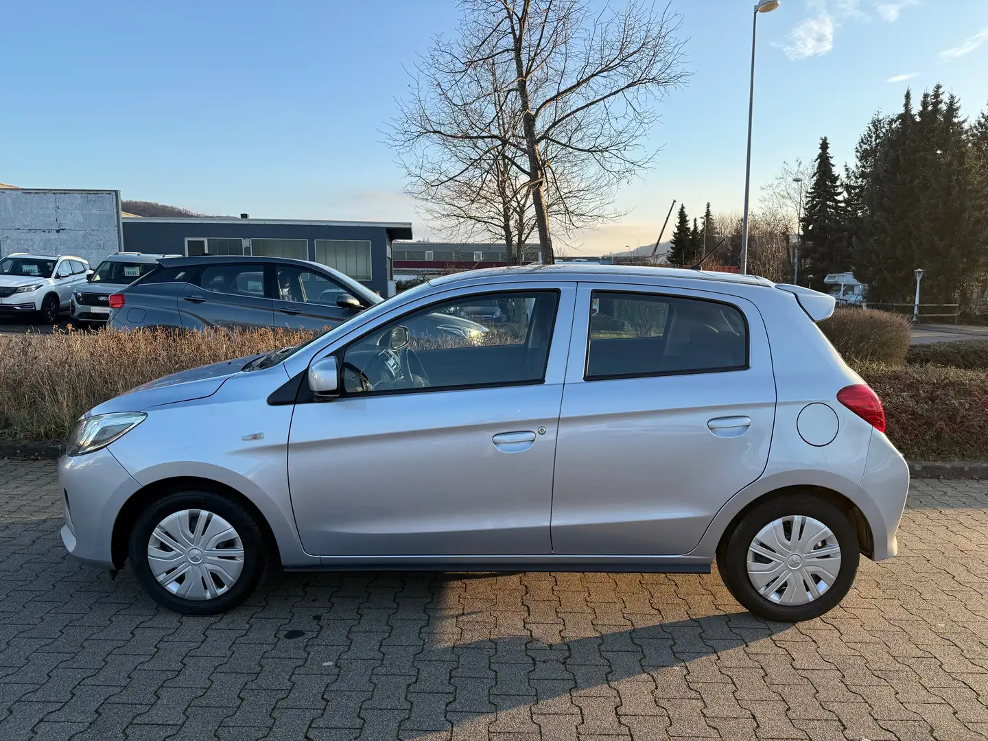 Mitsubishi Space Star Intro Edition Silber - 2