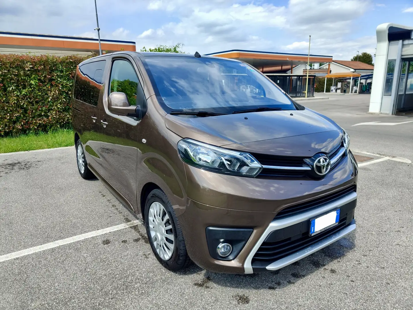 Toyota Proace Lounge L0 Marrone - 2