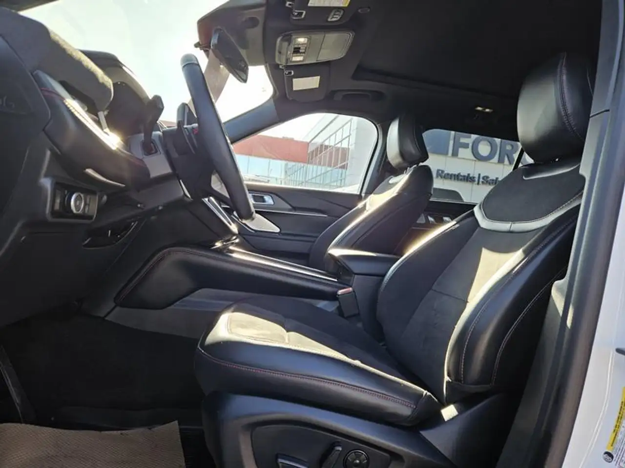 Ford Explorer снимка Ford Explorer