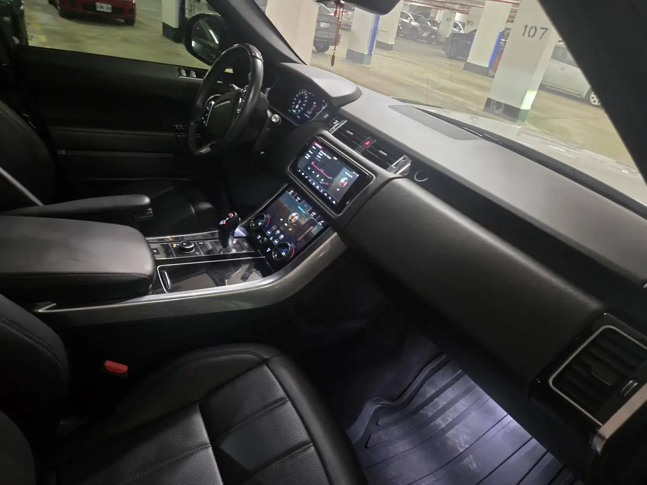 Land Rover Range Rover Sport снимка Land Rover Range Rover Sport