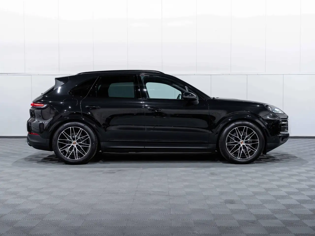 Porsche Cayenne E-Hybrid 3.0 Turbo V6 (346 kW), миниатюра 2