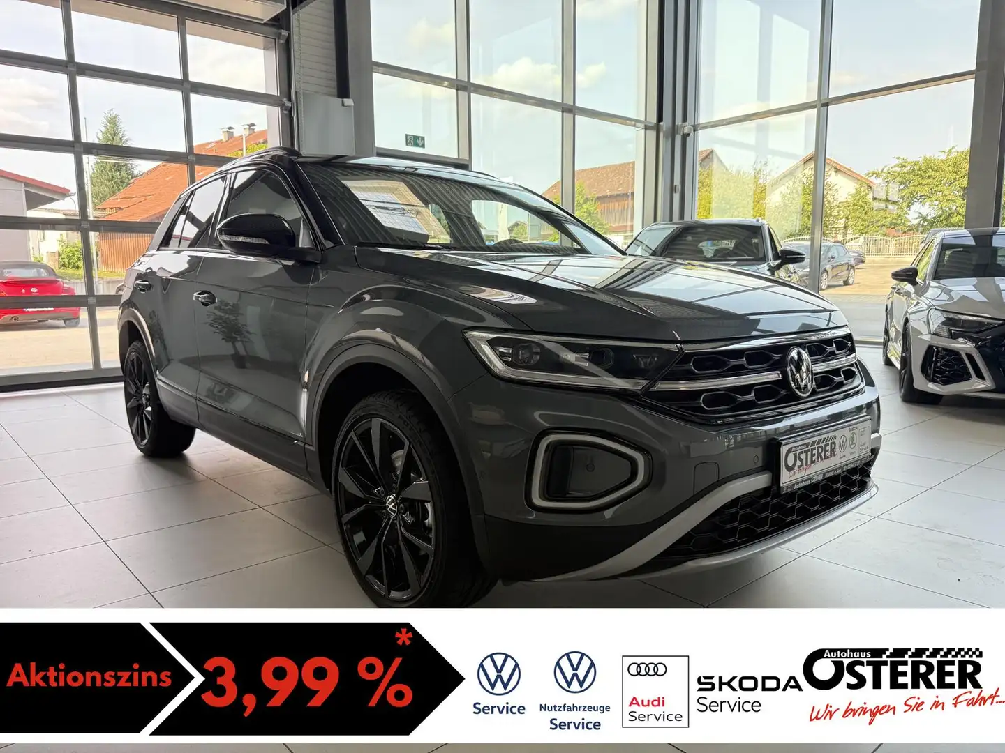 Volkswagen T-Roc 1.5 TSI Black Style-R-line 19 Zoll-DSG-AHK-IQ LIGH Grau - 1