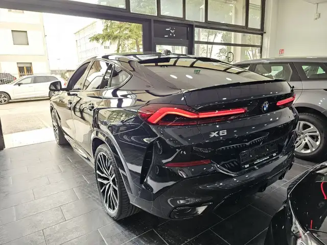 BMW X6 view 9