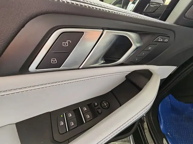 BMW X6 view 24