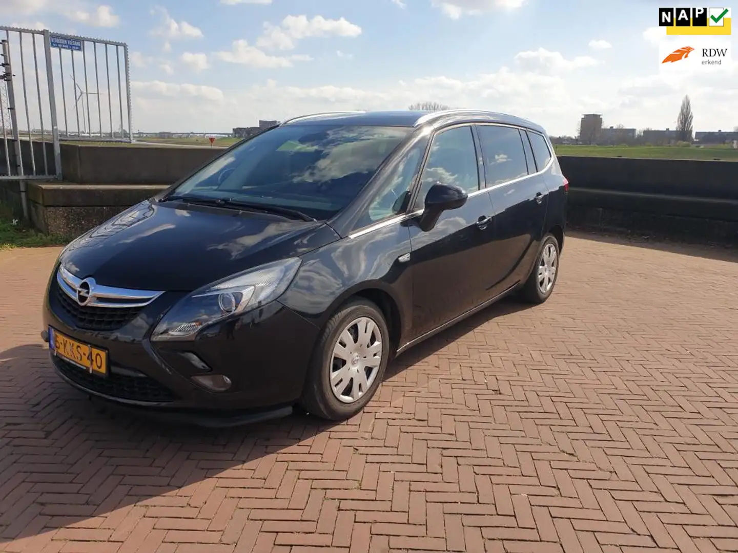 Opel Zafira Tourer 1.4 Design Edition Černá - 1