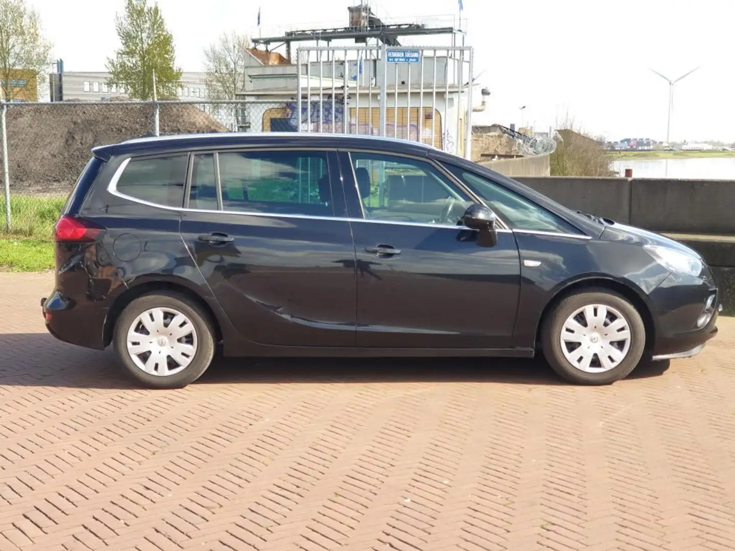 Opel Zafira Tourer 1.4 Design Edition Černá - 2
