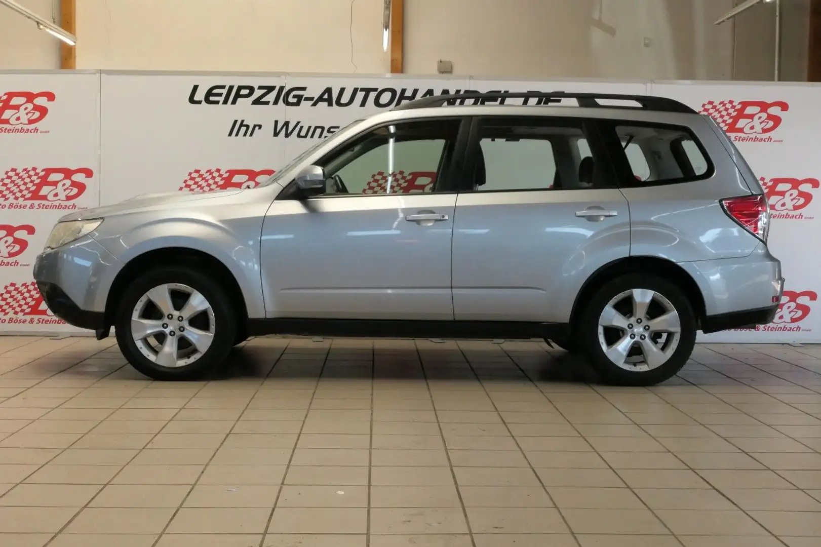 Subaru Forester Comfort 4x4*NAV*SHZ*XEN*KLIMA* Zilver - 2