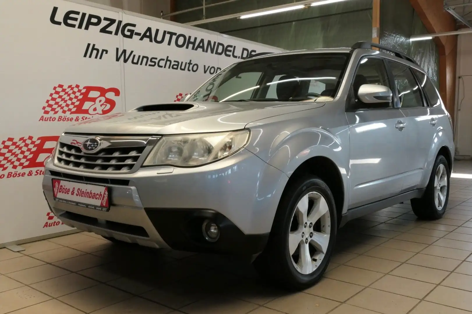 Subaru Forester Comfort 4x4*NAV*SHZ*XEN*KLIMA* Zilver - 1
