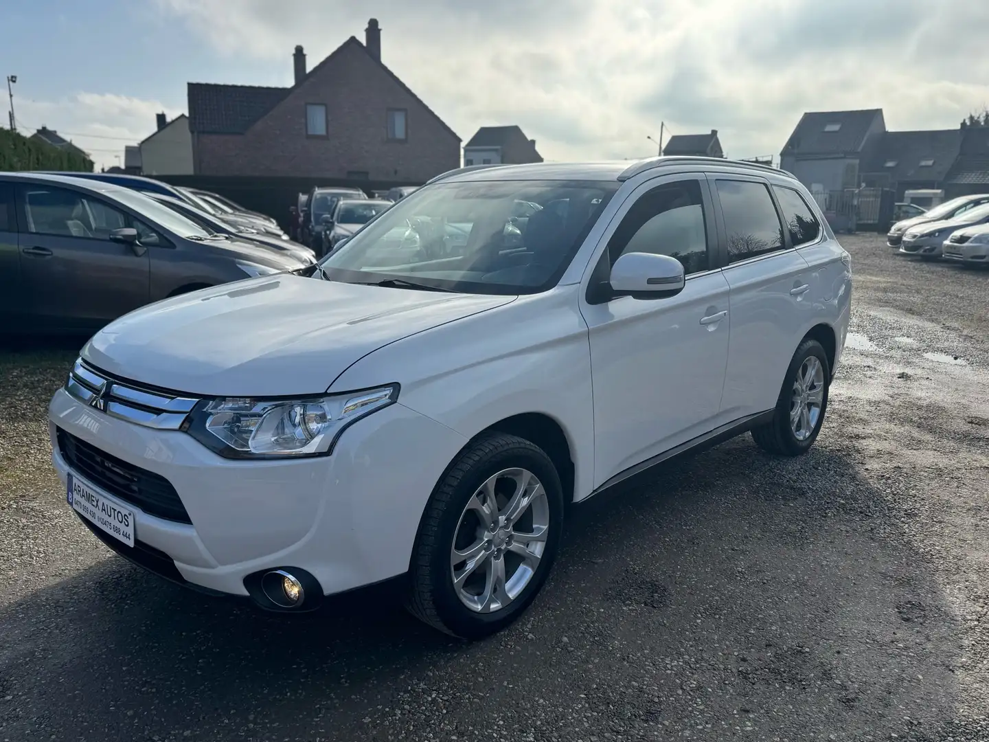 Mitsubishi Outlander 2.2 DI-D 4WD Intense Premium Blanc - 2
