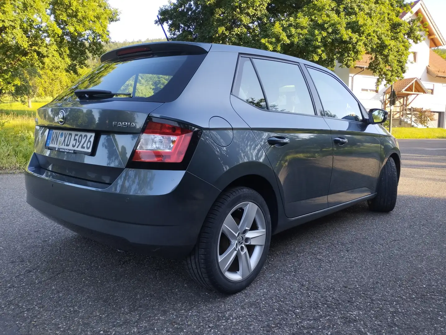 Skoda Fabia Cool Edition 1.0 MPI Scheckheft/ TÜV- klima Grau - 2