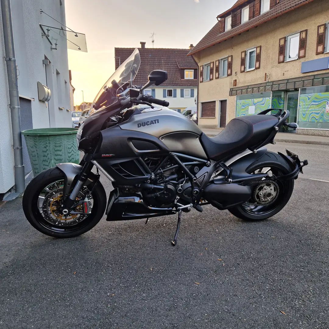 Ducati Diavel Strada Gri - 1