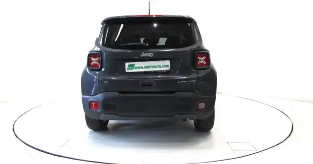 Jeep Renegade view 4