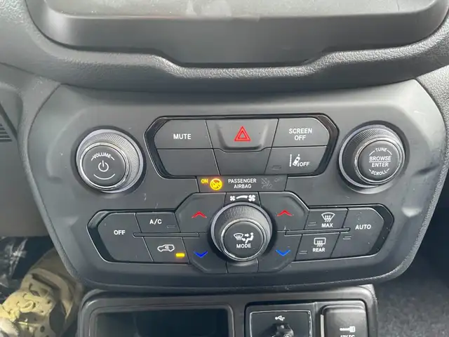 Jeep Renegade view 12