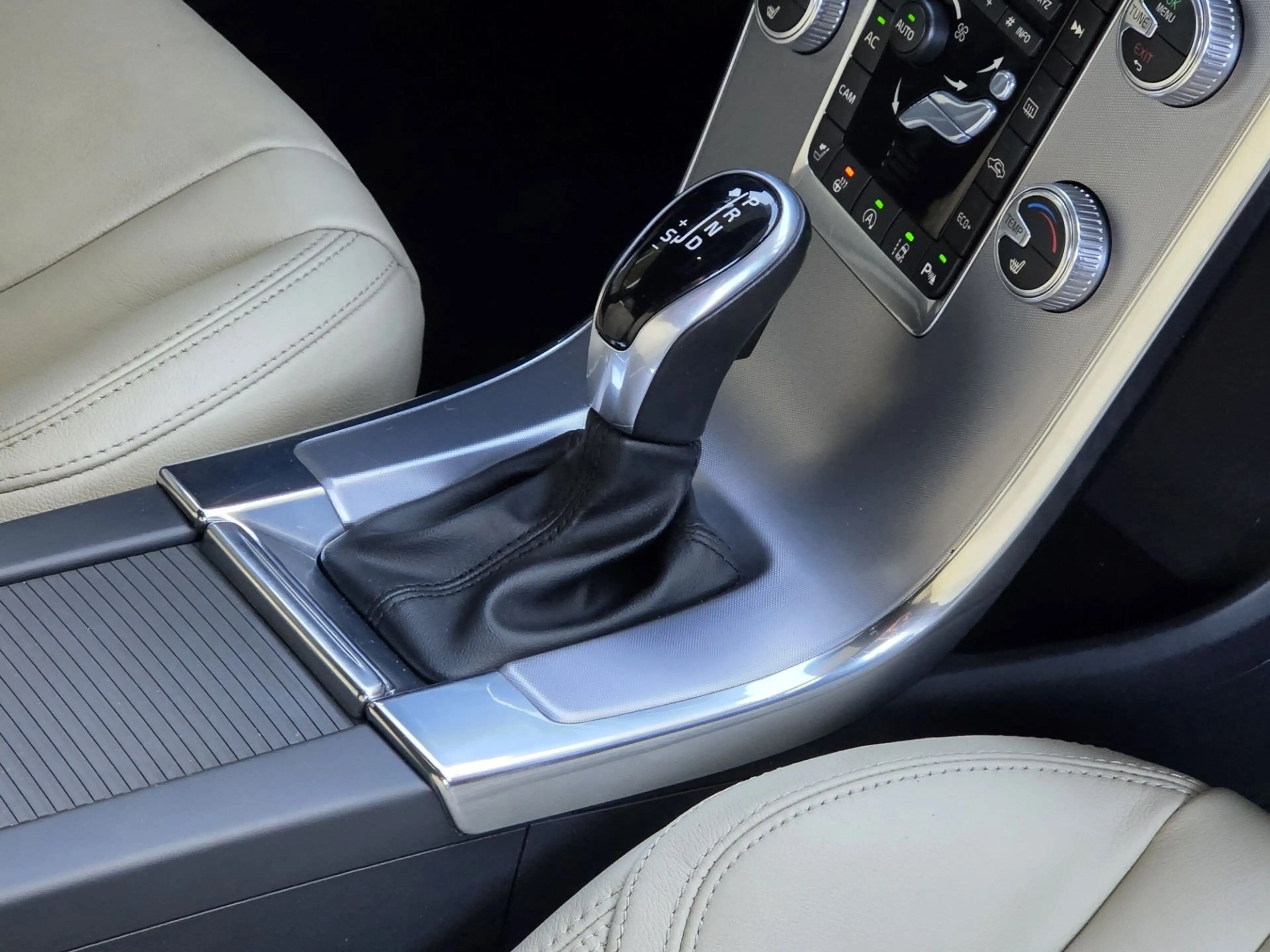 Volvo XC60 2.0 T5 Geartronic Summum | Trekhaak | Harman/Kardo — photo 18