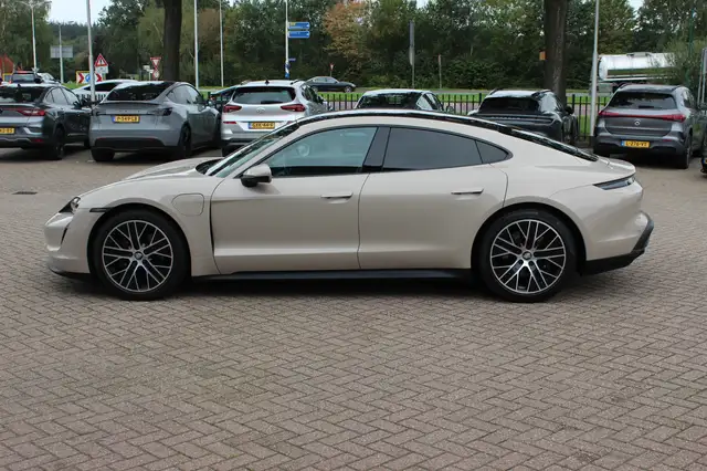 Porsche Taycan view 8
