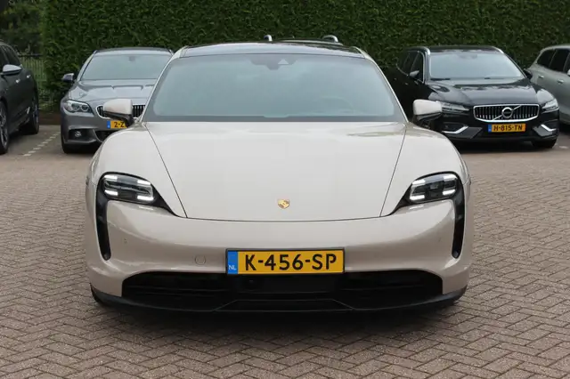 Porsche Taycan view 9