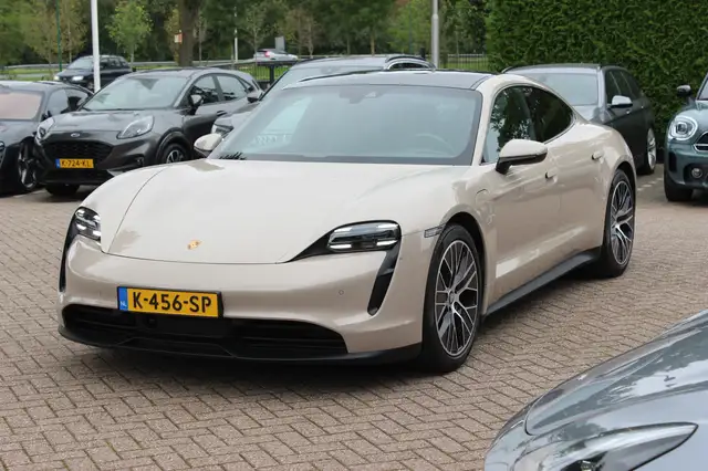 Porsche Taycan view 7