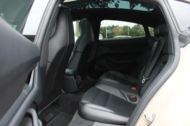 Porsche Taycan view 12