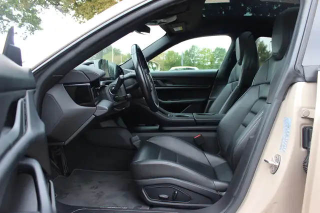 Porsche Taycan view 11