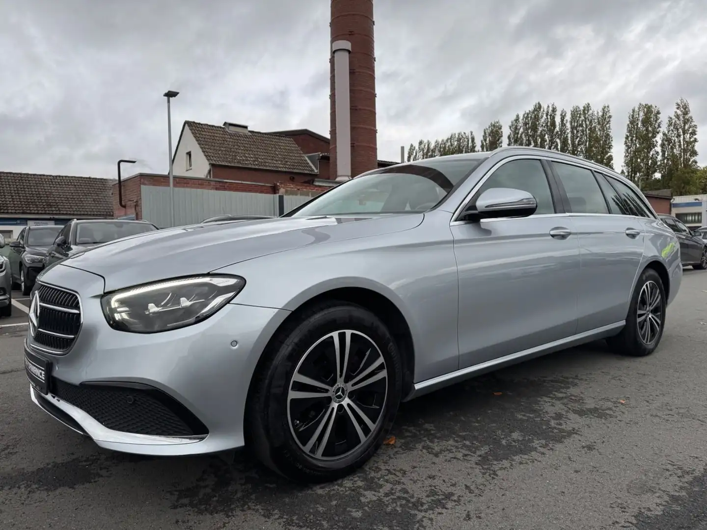 Mercedes-Benz E 220 d*LED*RFK*NETTO*TÜV27*NAVI*SITZH Argent - 1