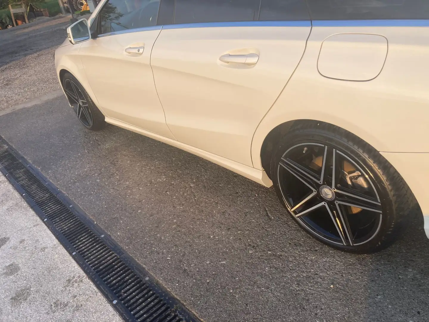 Mercedes-Benz CLA 200 Shooting Brake d (cdi) 4-Matic - 2