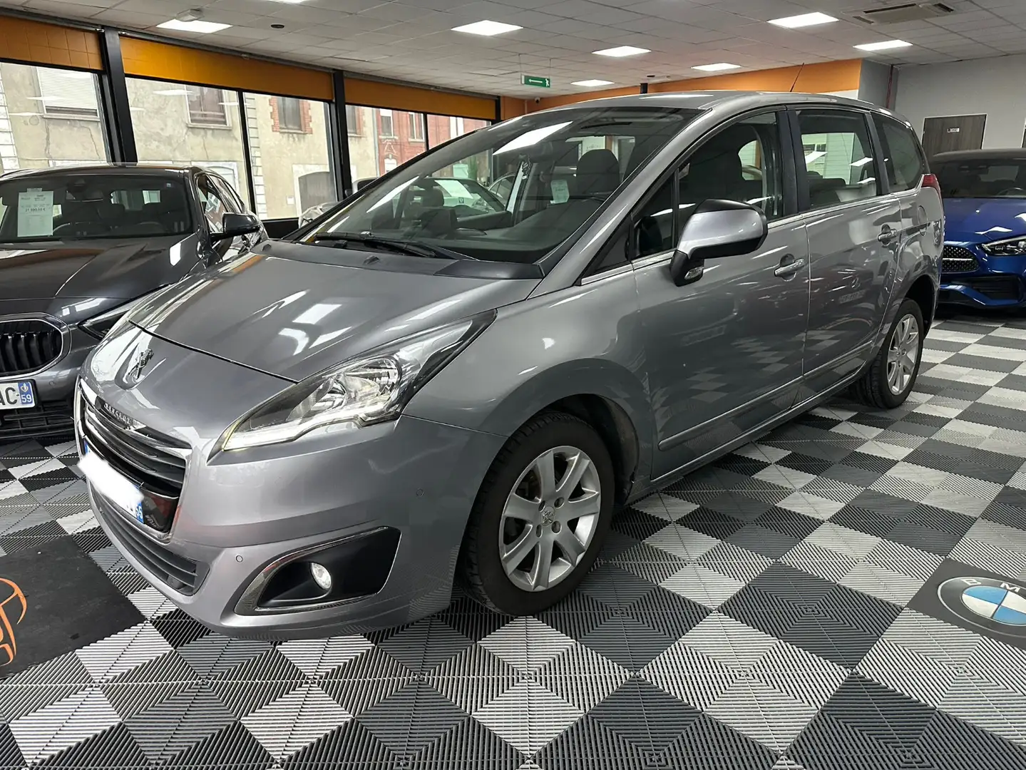 Peugeot 5008 1.6 HDI Access 5pl Gris - 2