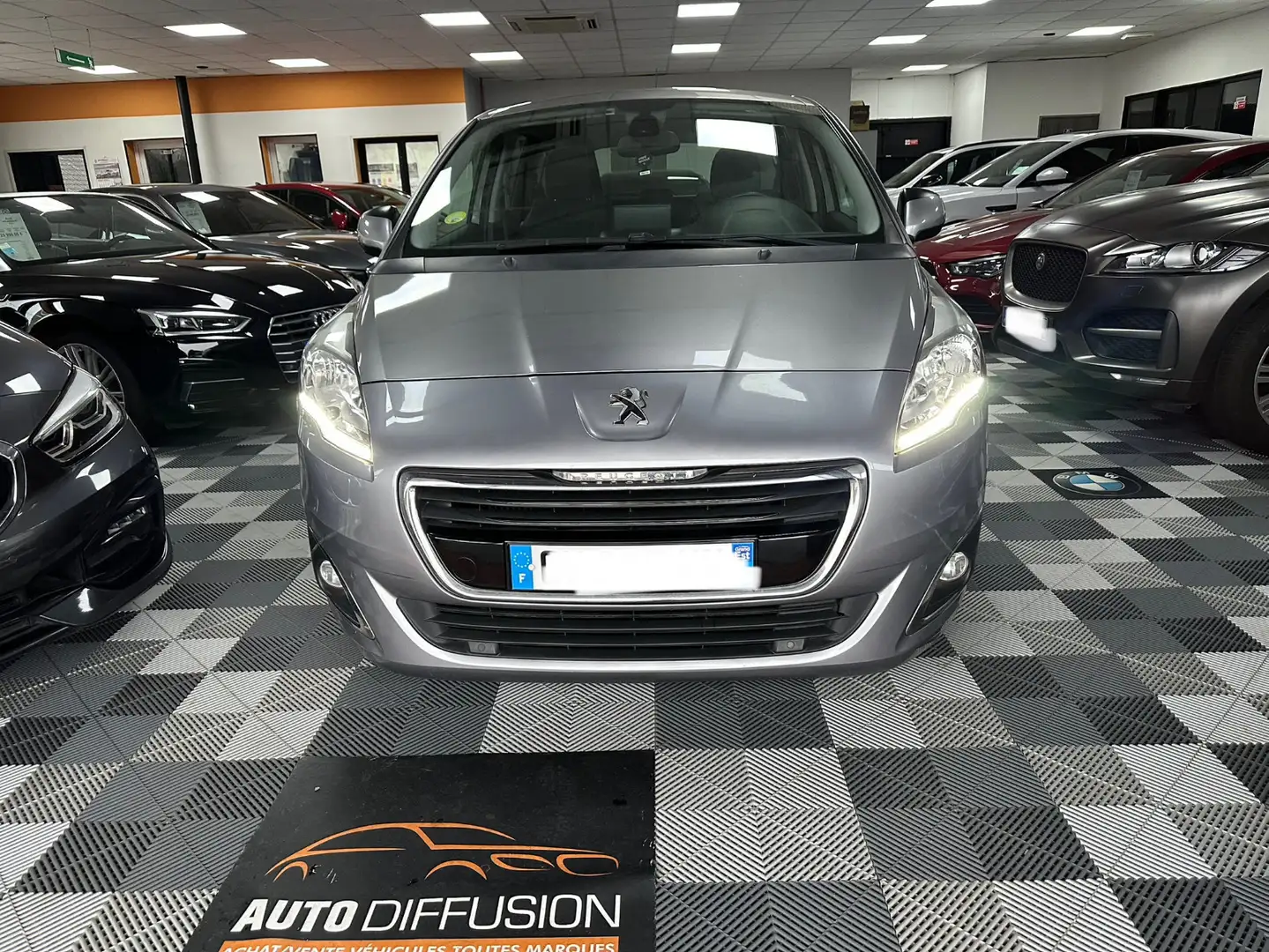 Peugeot 5008 1.6 HDI Access 5pl Gris - 1