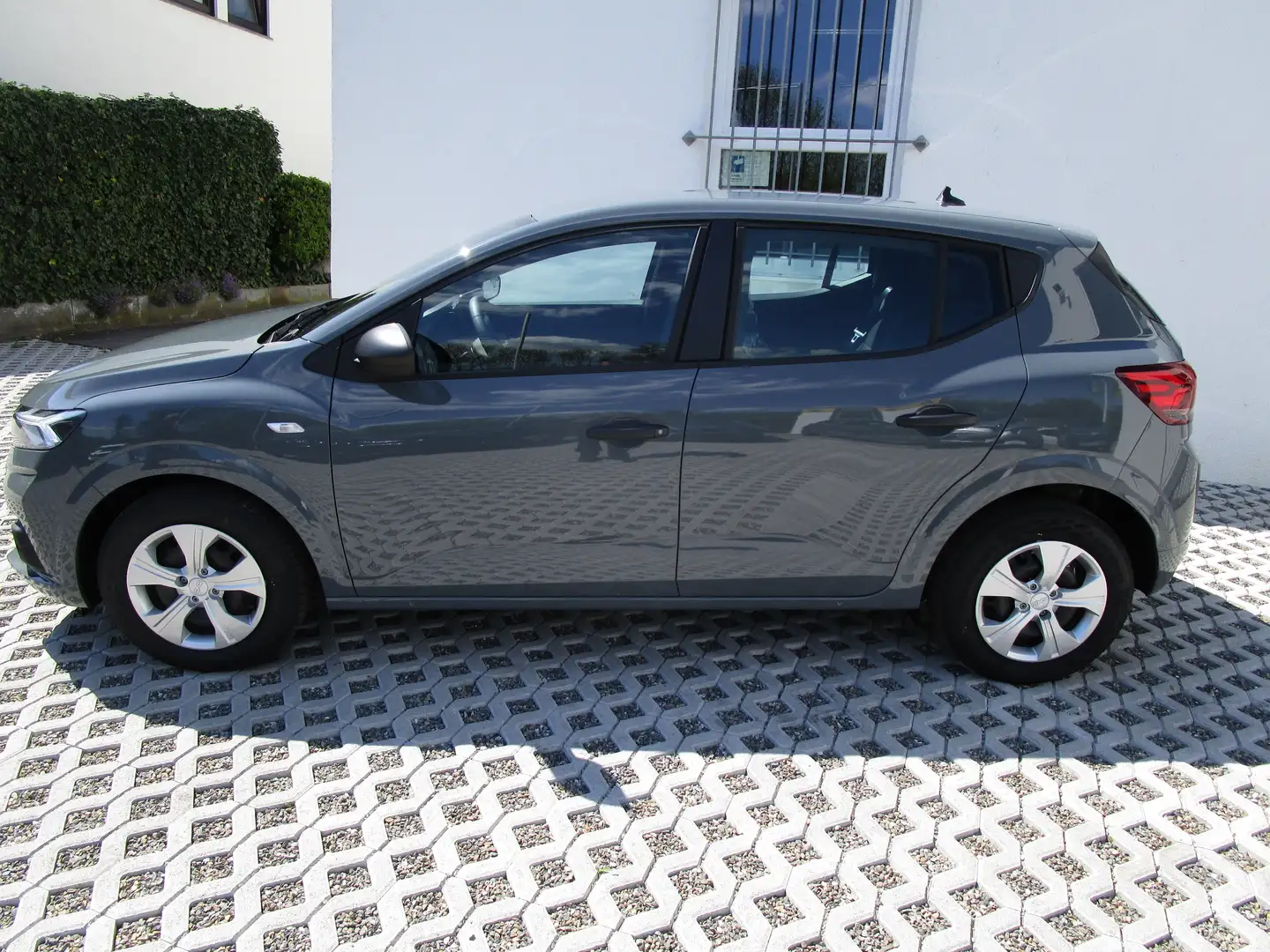 Dacia Sandero City TCe 90   Klima/PDC/Media-Display Grau - 2