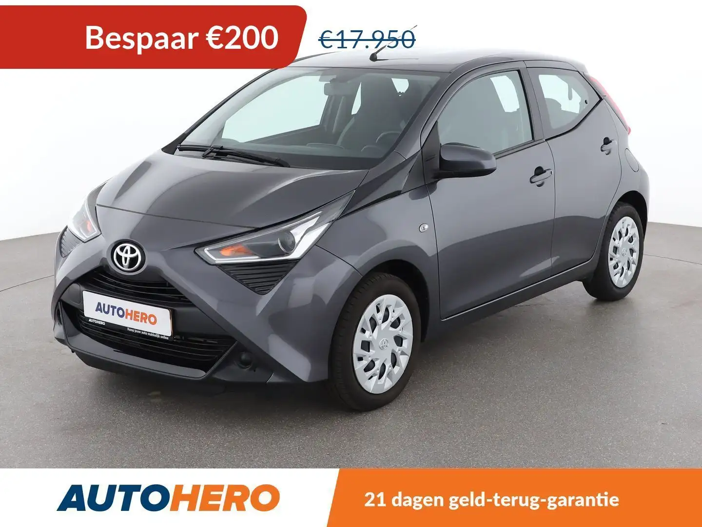 Toyota Aygo 1.0-VVT-i X-Play Grijs - 1
