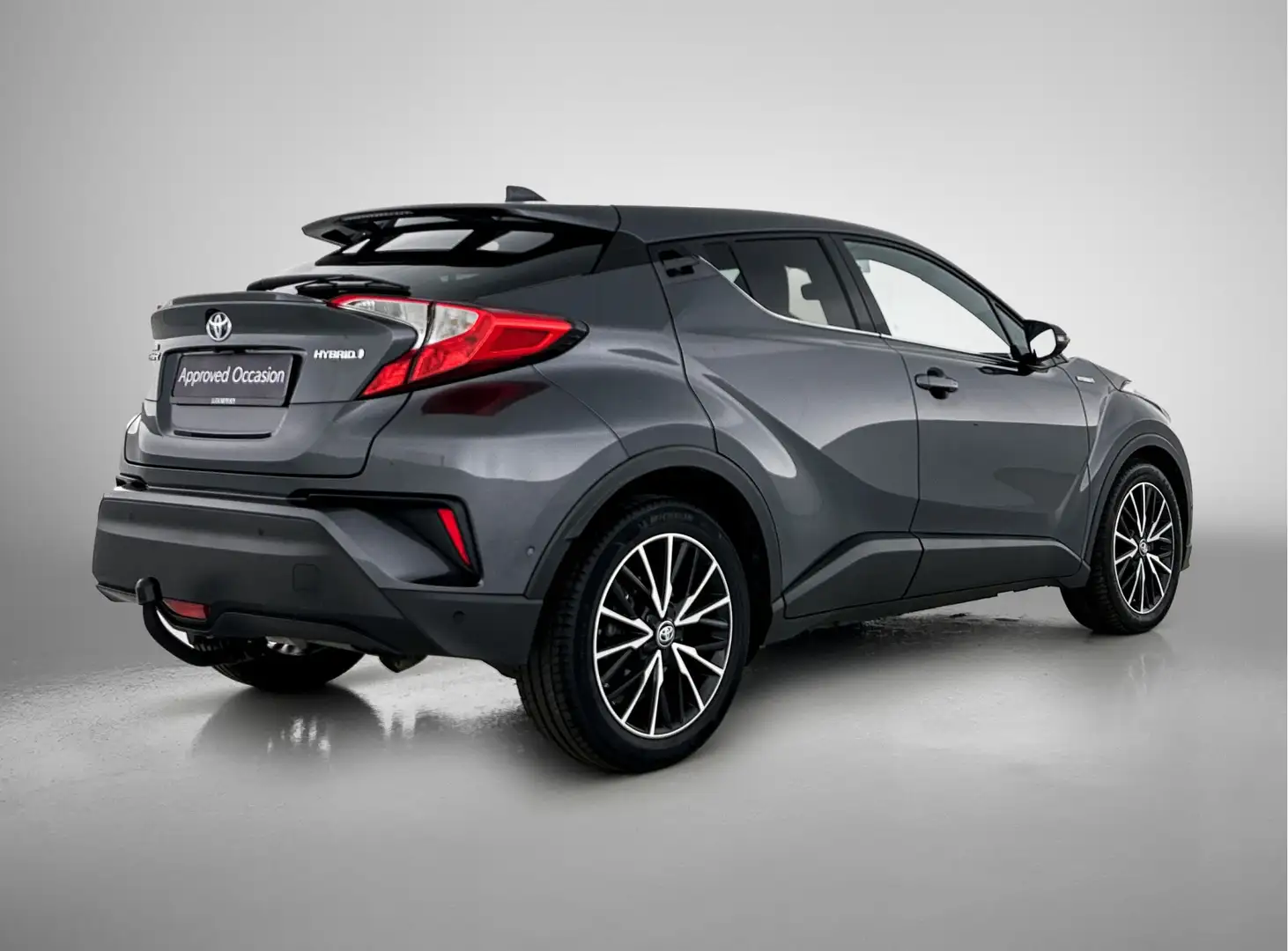 Toyota C-HR 1.8 Hybrid Executive | Trekhaak | Leder | Stoelver Grijs - 2
