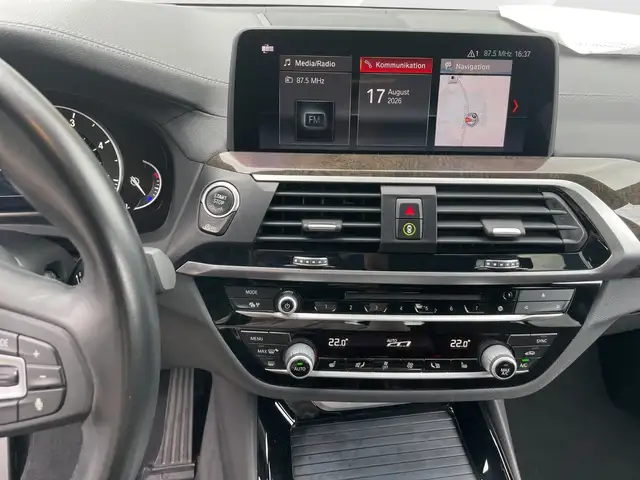 BMW X3 view 13