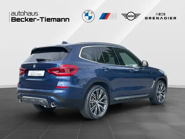 BMW X3 view 6