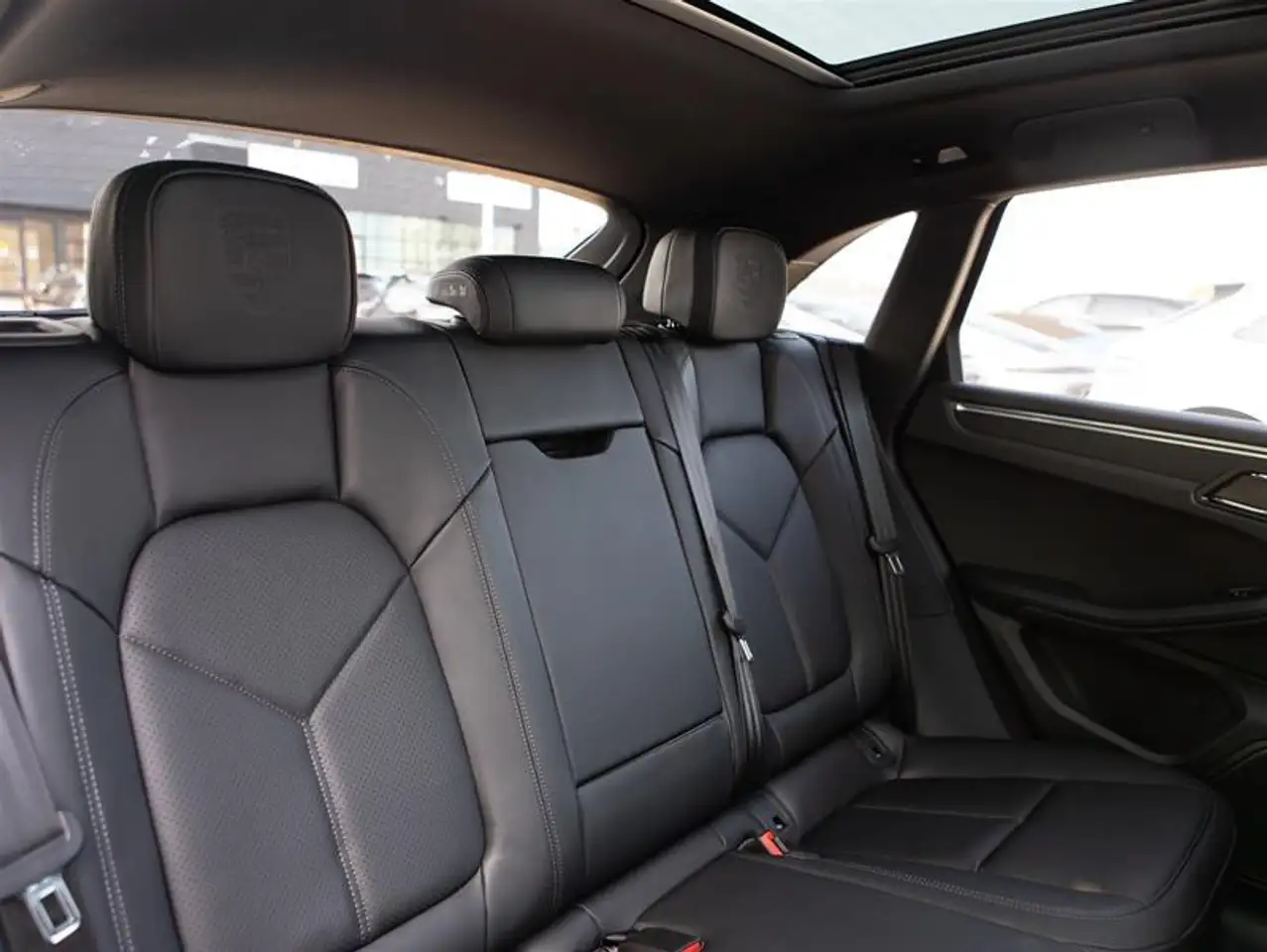 Porsche Macan снимка Porsche Macan