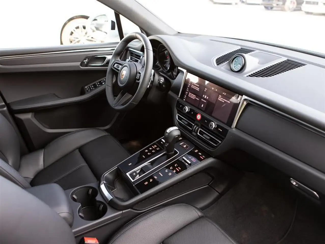 Porsche Macan снимка Porsche Macan