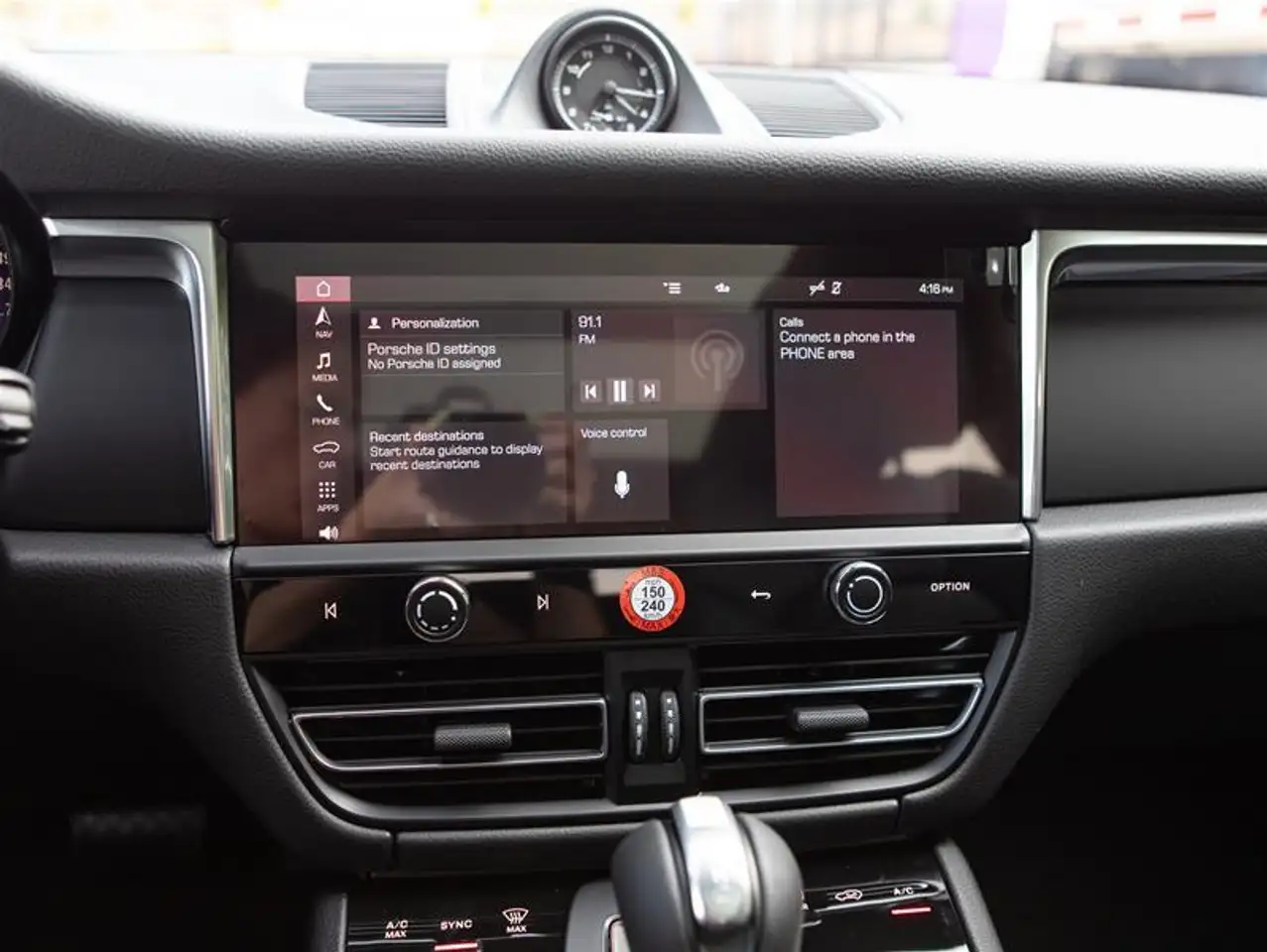 Porsche Macan снимка Porsche Macan