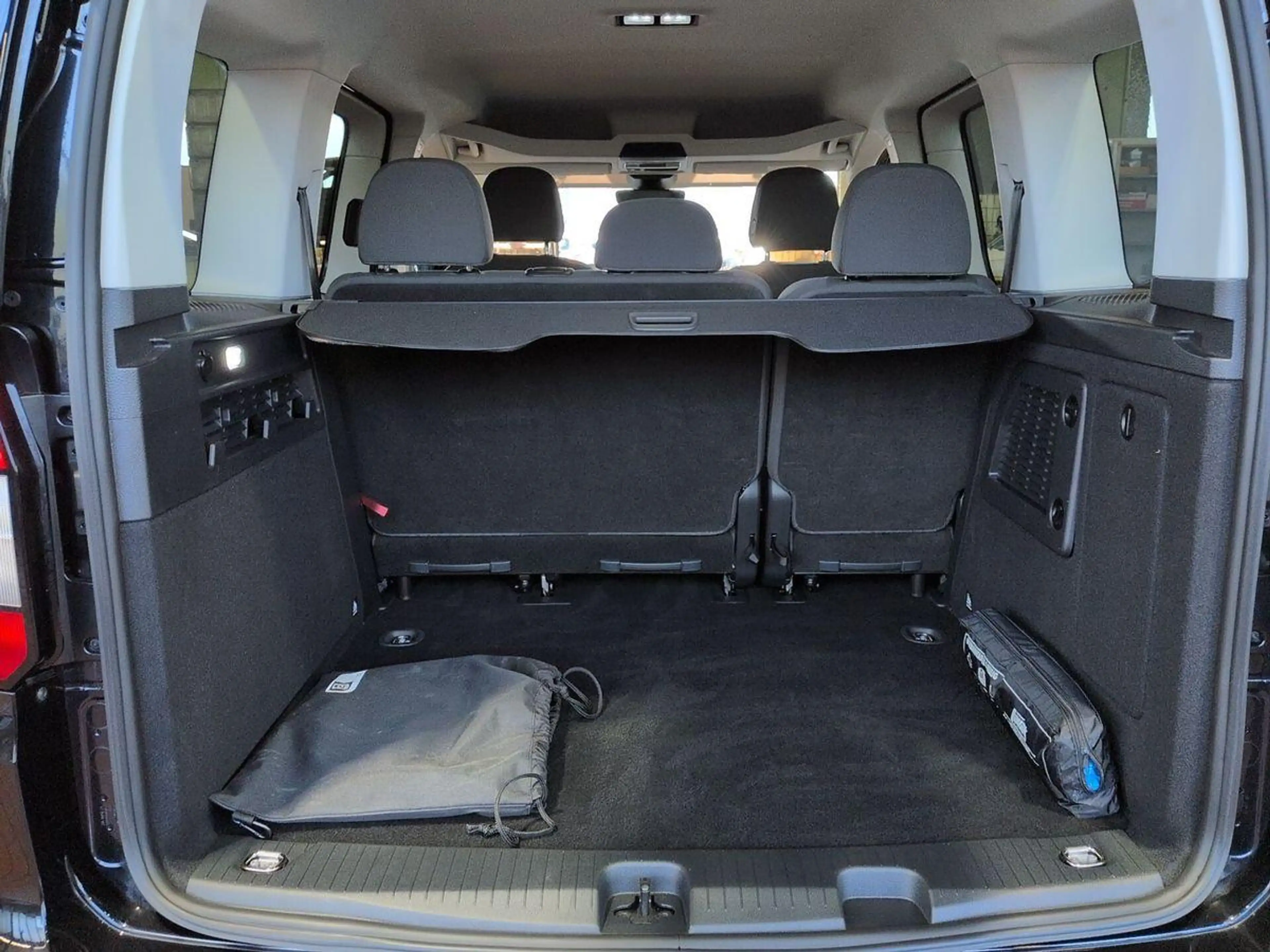 Ford Tourneo Connect Titanium 1.5L / Rückfahrkamera — photo 4