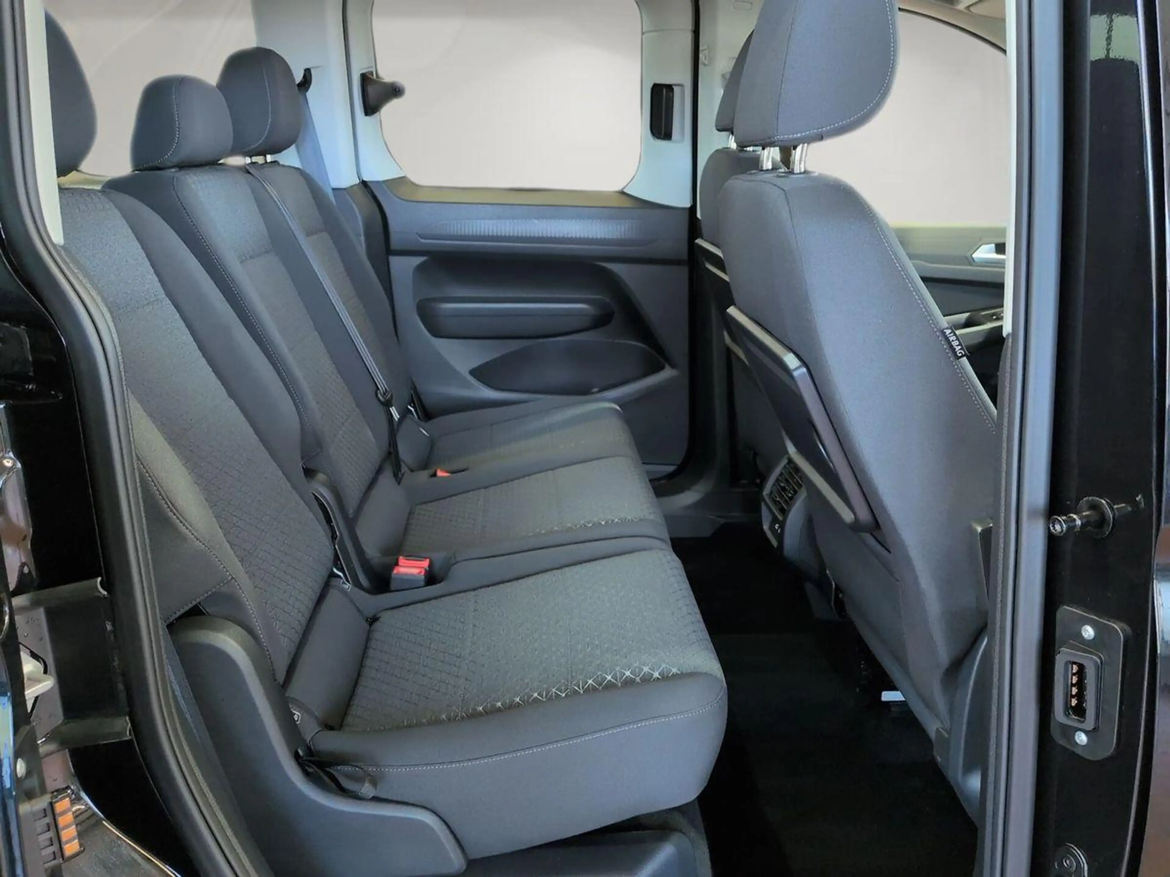 Ford Tourneo Connect Titanium 1.5L / Rückfahrkamera — photo 5